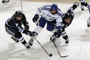 九游游戏中心-库里关键三分逆转勇士！，库里关键三分视频