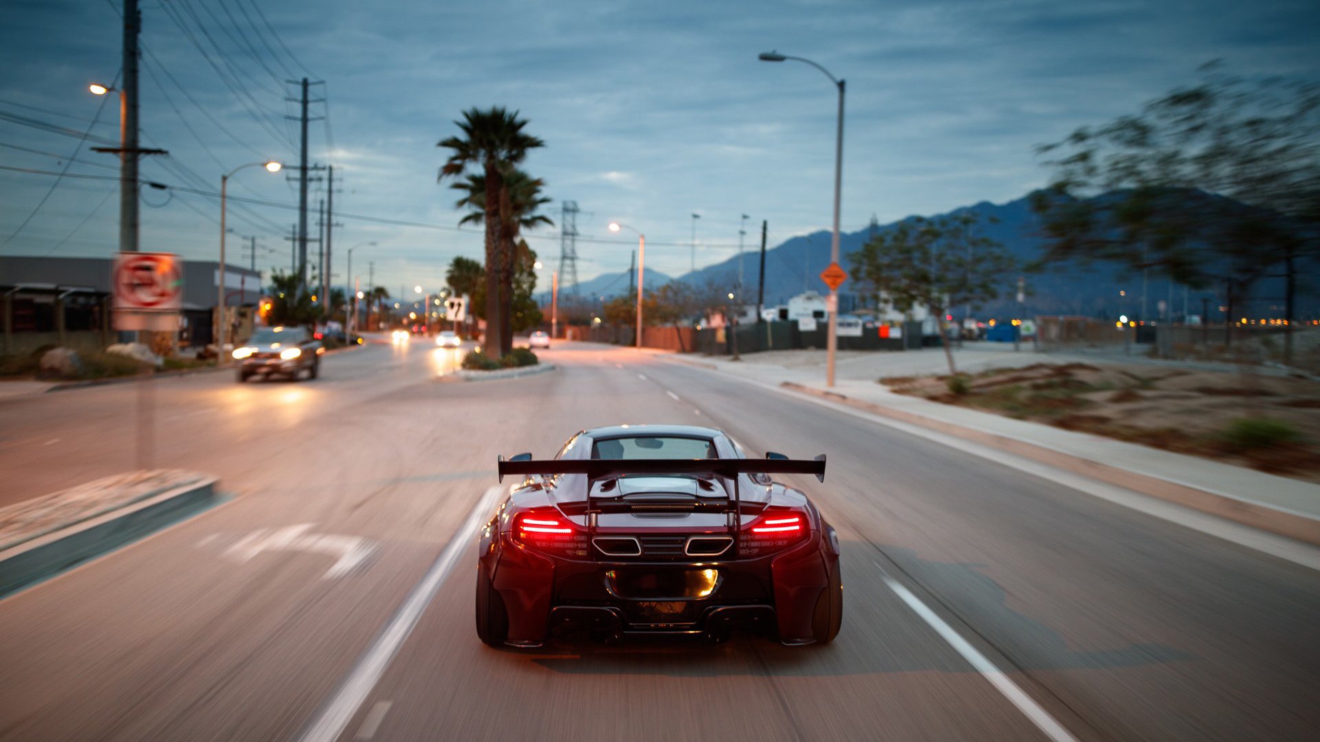 中国足球运动普及教育在中小学全面铺开，中国对足球教育重视了