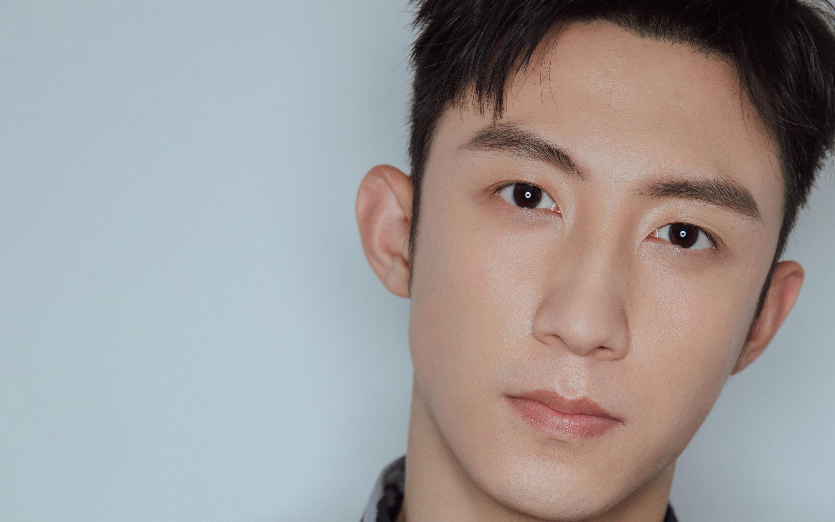 九游电脑版-大型花样轮滑表演，青春舞动精彩纷呈，轮滑花样动作66个动作视频