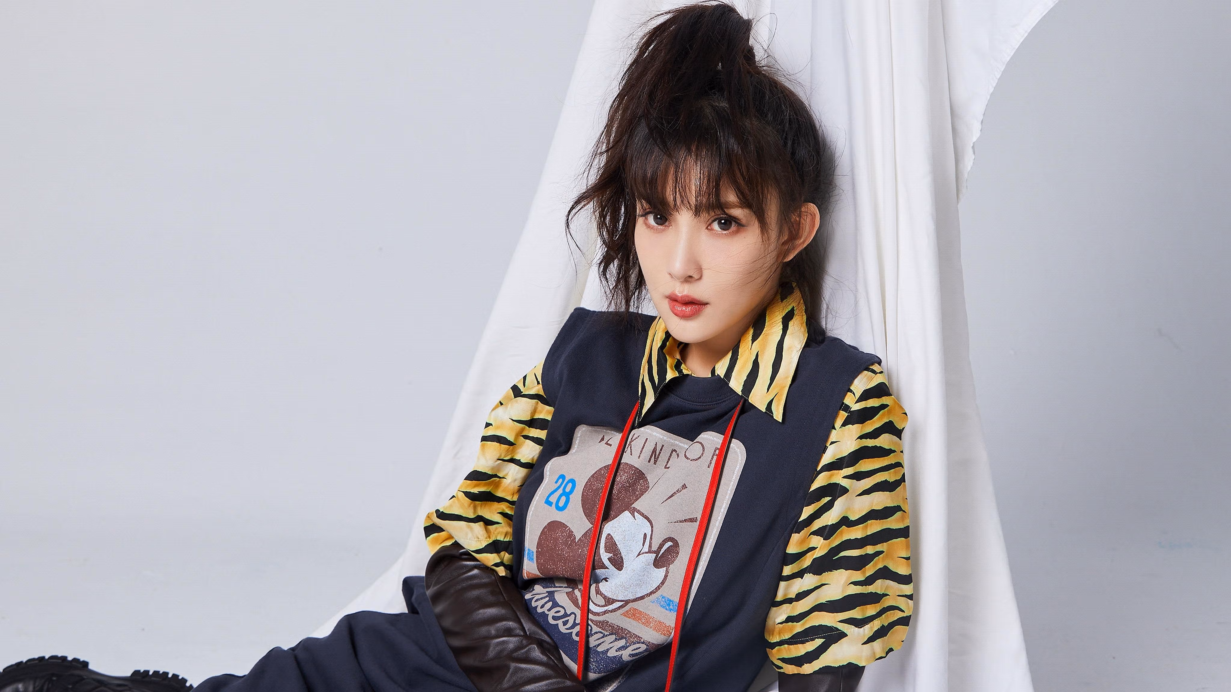 库里连续史诗级“火球”投篮,打破三分纪录,领跑联盟!,库里投球的视频